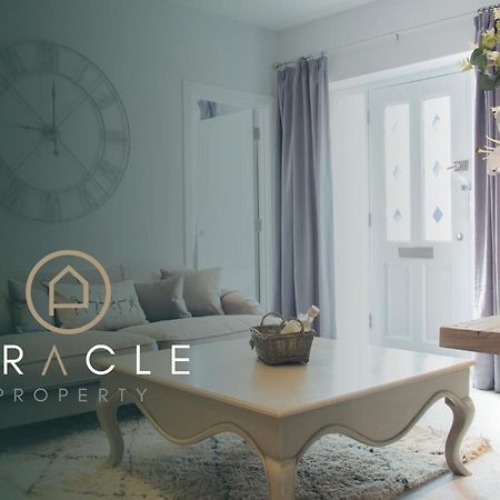 Modern Apartment With Free Parking And Wifi สแตรทฟอร์ด อะพอน เอวอน ภายนอก รูปภาพ