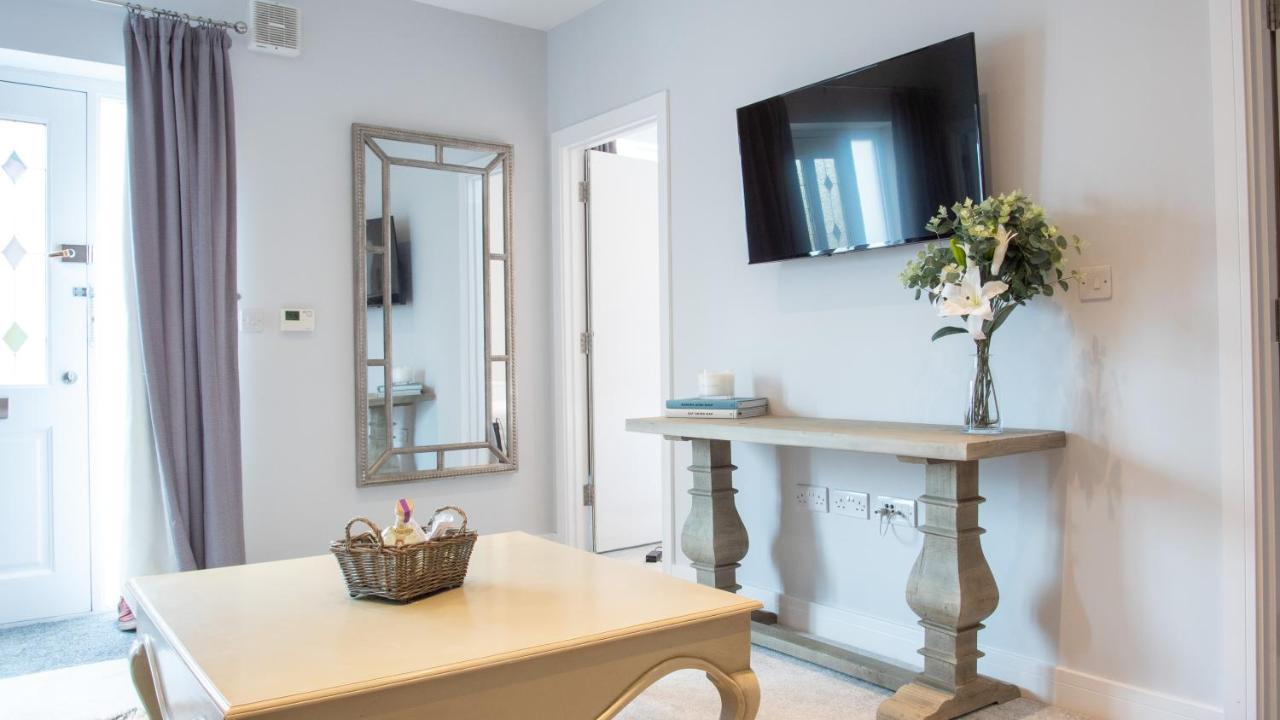 Modern Apartment With Free Parking And Wifi สแตรทฟอร์ด อะพอน เอวอน ภายนอก รูปภาพ