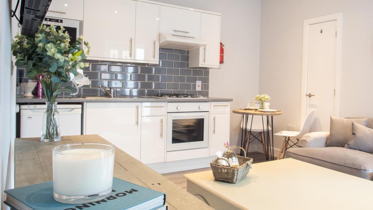 Modern Apartment With Free Parking And Wifi สแตรทฟอร์ด อะพอน เอวอน ภายนอก รูปภาพ