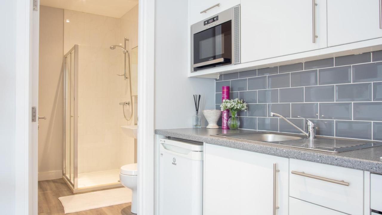 Modern Apartment With Free Parking And Wifi สแตรทฟอร์ด อะพอน เอวอน ภายนอก รูปภาพ