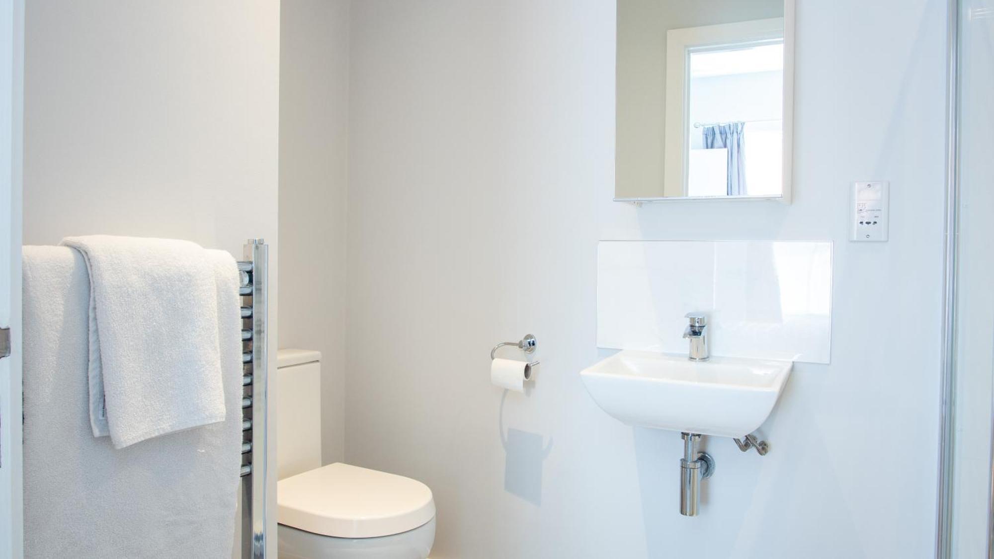 Modern Apartment With Free Parking And Wifi สแตรทฟอร์ด อะพอน เอวอน ภายนอก รูปภาพ