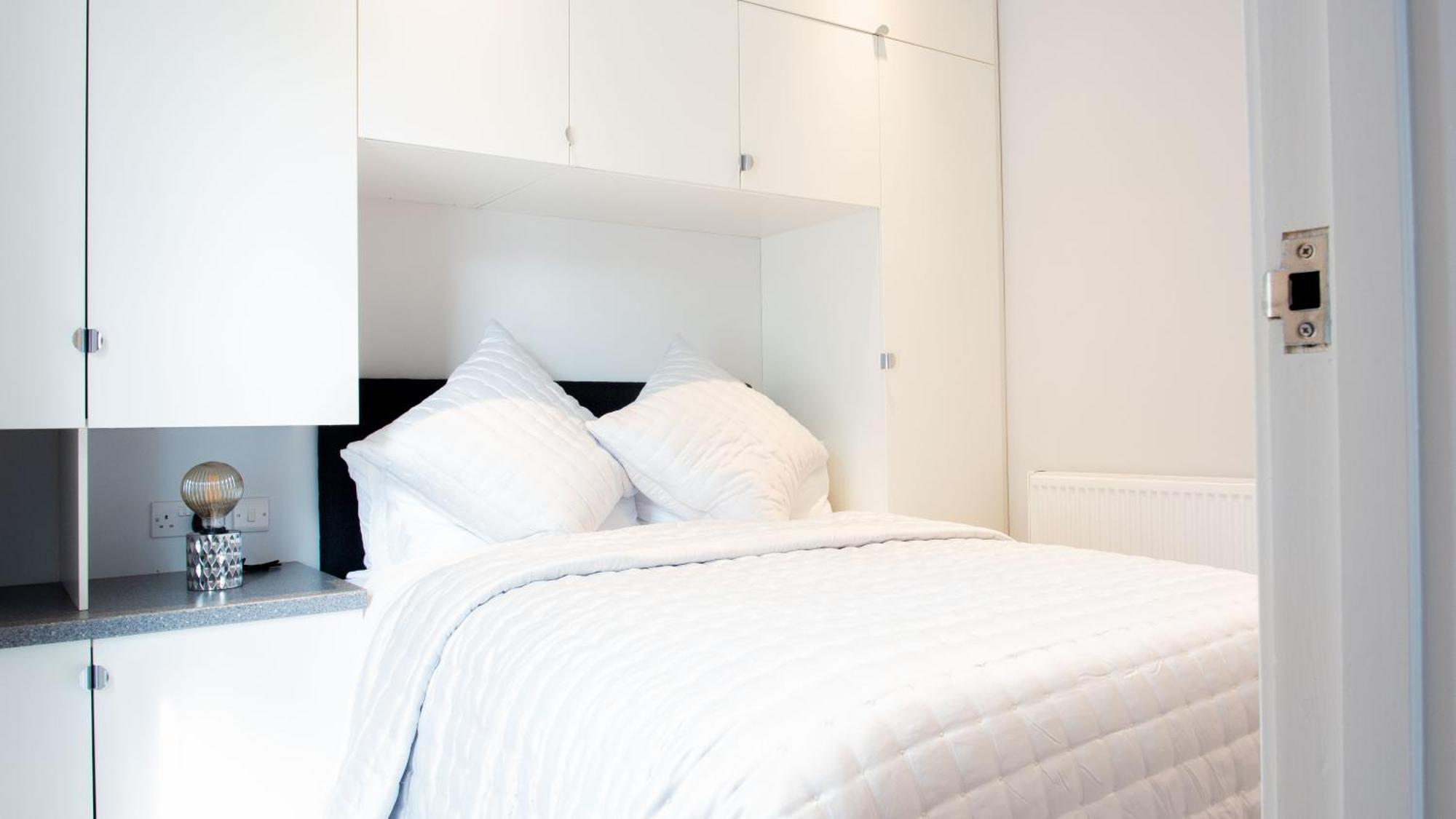 Modern Apartment With Free Parking And Wifi สแตรทฟอร์ด อะพอน เอวอน ภายนอก รูปภาพ